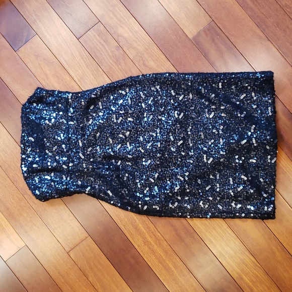 Banana Republic Dresses & Skirts - Banana Republic Black Sequin Strapless Sheath dress